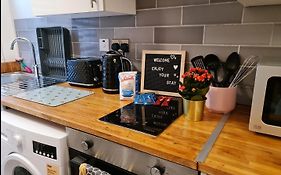 Cosy Studio With Kitchenette And Private Bathroom - 15Mins To Central London!