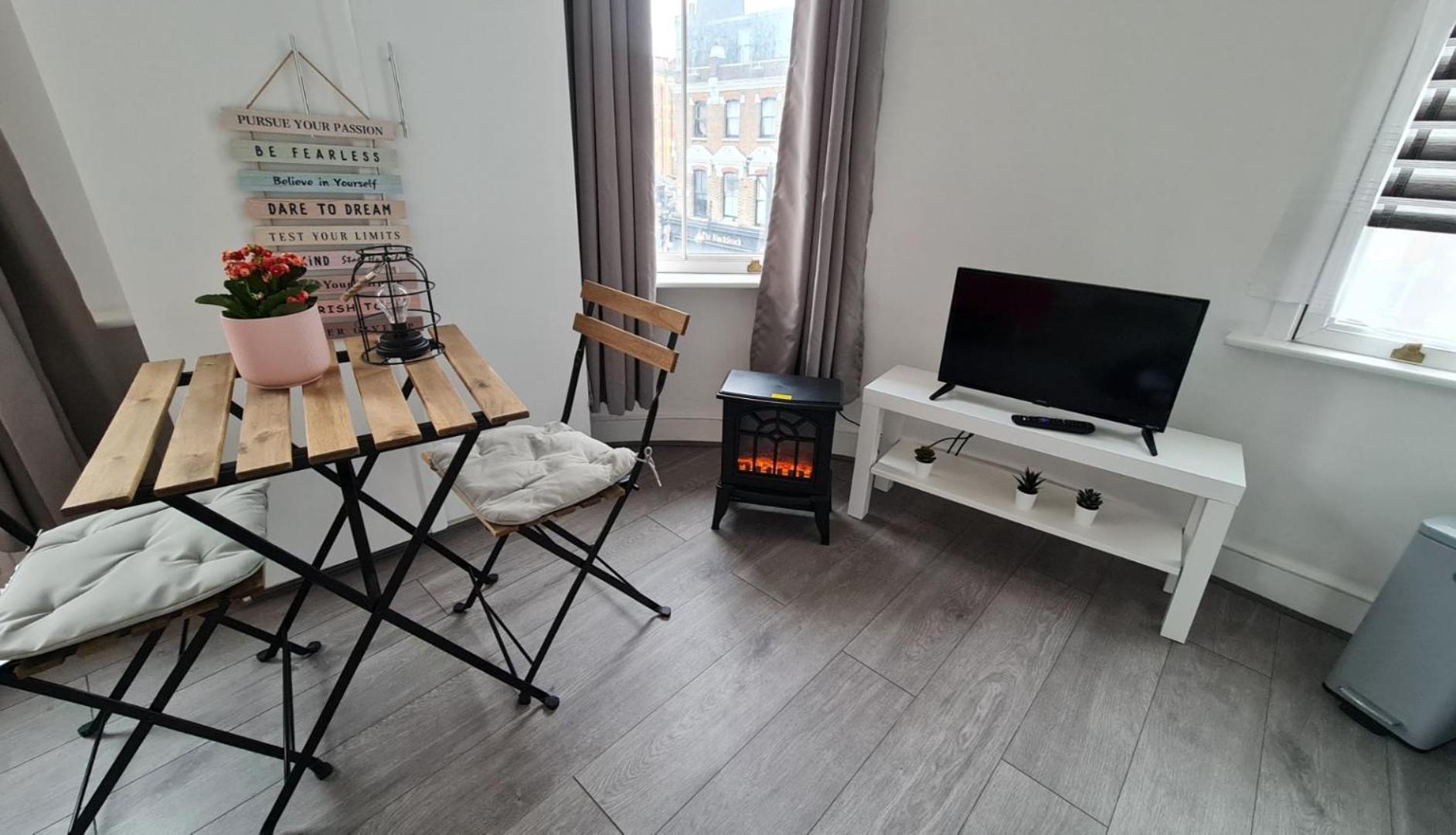 Cosy Studio With Kitchenette And Private Bathroom - 15Mins To Central London! Exterior photo