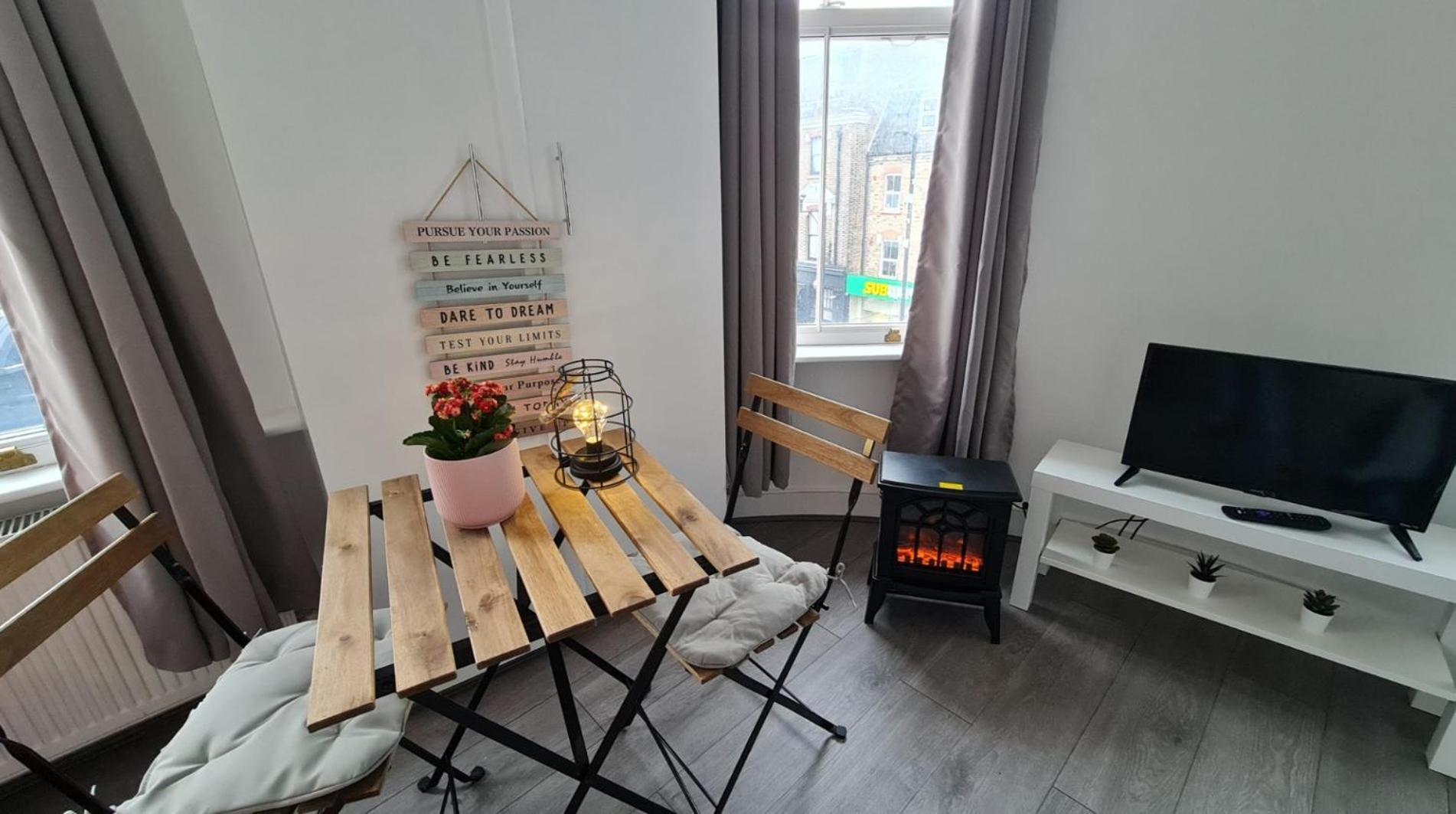 Cosy Studio With Kitchenette And Private Bathroom - 15Mins To Central London! Exterior photo