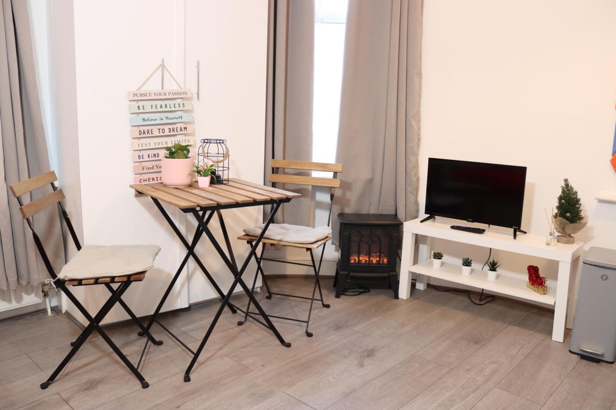 Cosy Studio With Kitchenette And Private Bathroom - 15Mins To Central London! Exterior photo